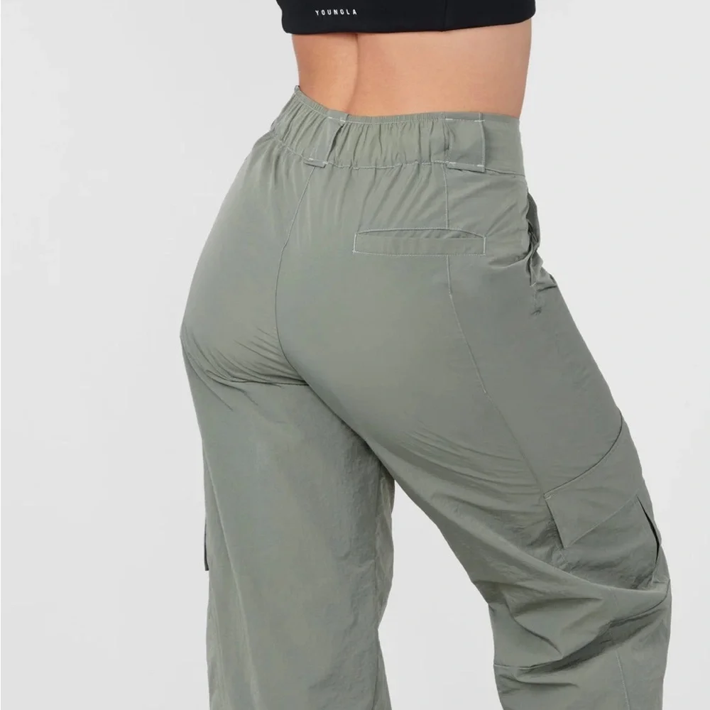 ❌SOLD❌ Young LA cargo pants - Picture 4 of 4